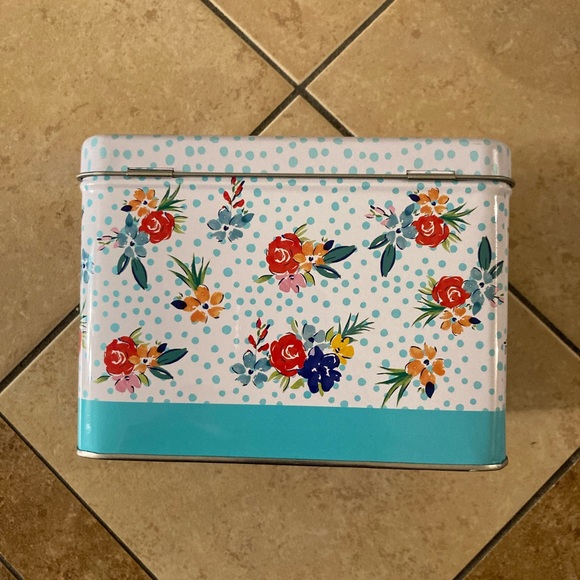 Pioneer Woman recipe box and round container - Picture 3 of 12